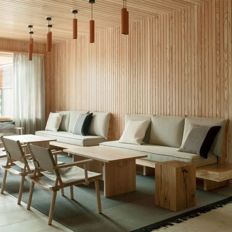 nikari-neste-jasper-morrison-wataru-kumano-claesson-koivisto-rune-kari-virtanen-december-lounge-ash-canvas-arte-biennale-oak-edi-table-space1