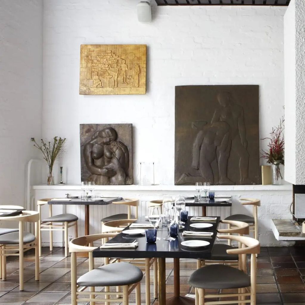 nikari-atelje-finne-rudi-merz-linea-RMT3-upholstered-chair-ash-credit-Ida-Pimenoff-space1