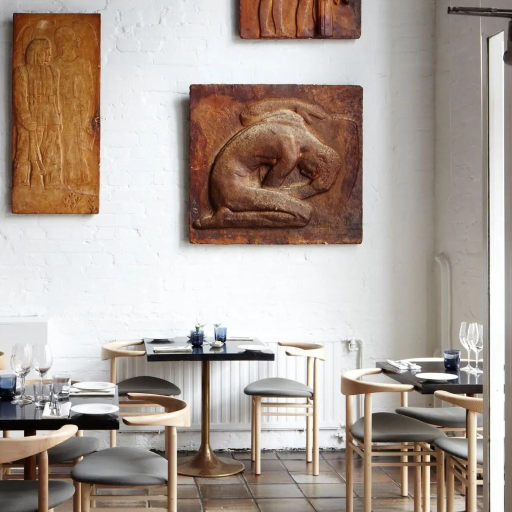 nikari-atelje-finne-rudi-merz-linea-RMT3-upholstered-chair-ash-credit-Ida-Pimenoff-space2