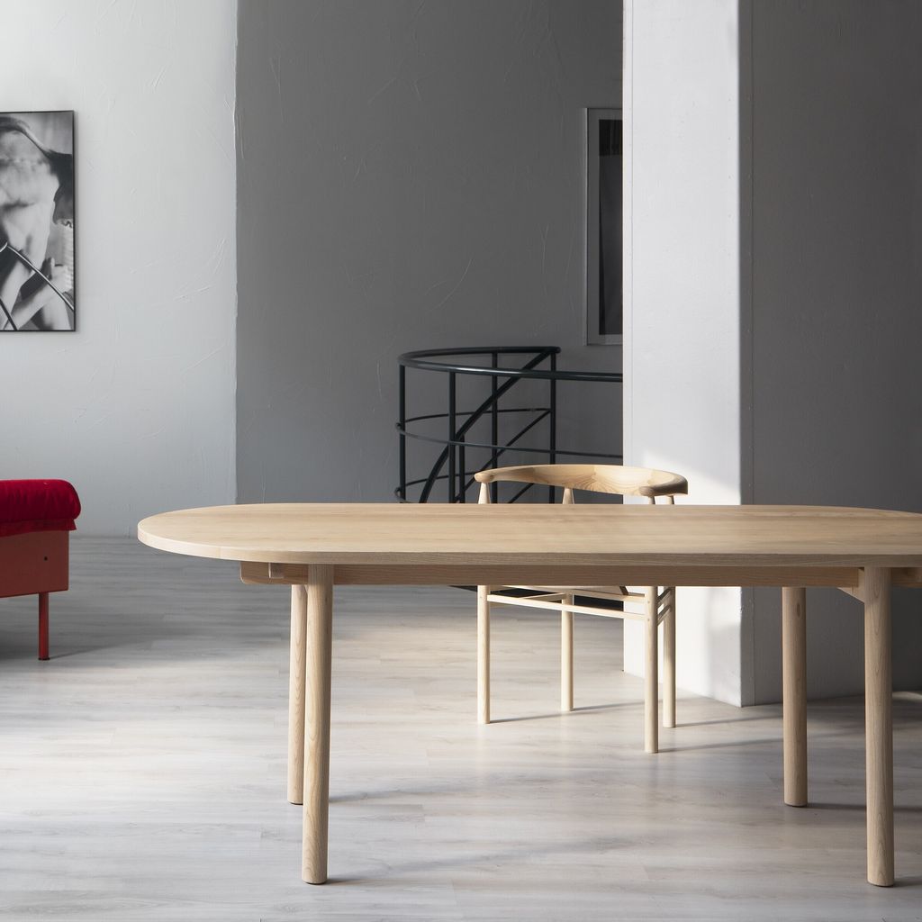 Basic table_oval 200x80_ash_in space