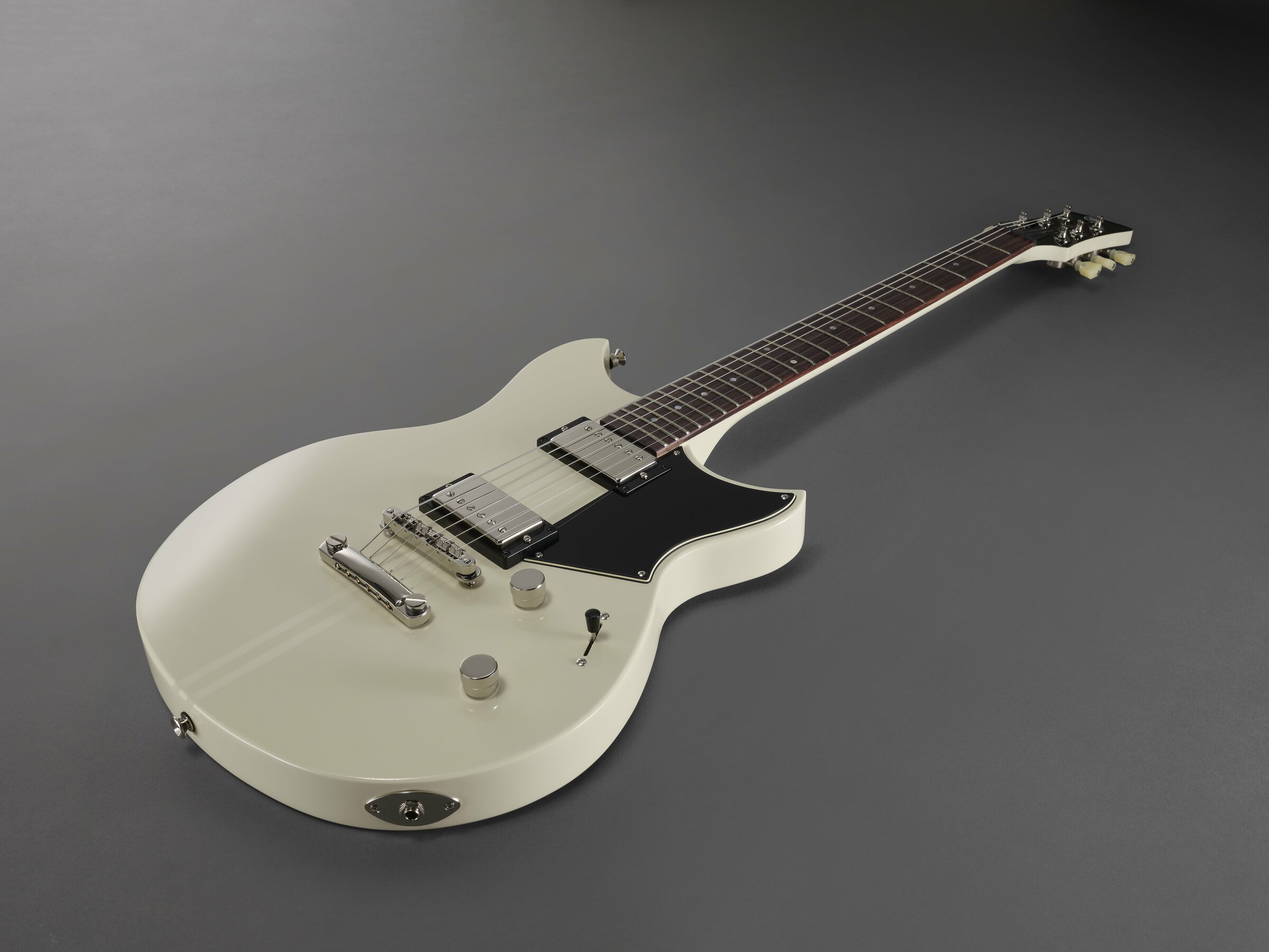 Yamaha エレキギター REVSTAR RSE20 ホワイト レブスター Amazon.com: Yamaha Revstar Element RSE20 VW Electric Guitar