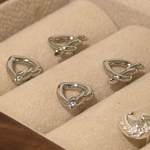 S901 糖霜結心純銀耳針 Bowknot Heart