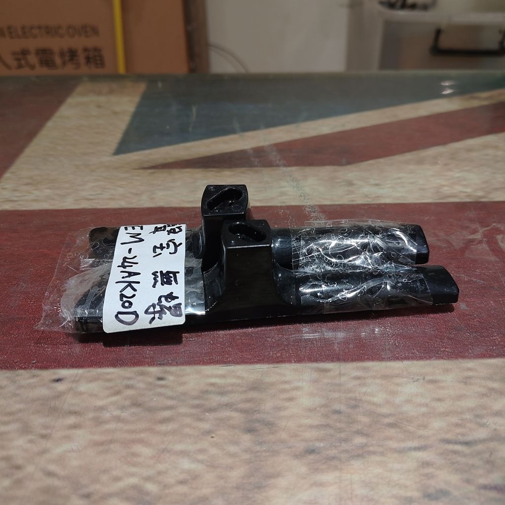 tw-11134207-820la-mliy7l3ksphe75