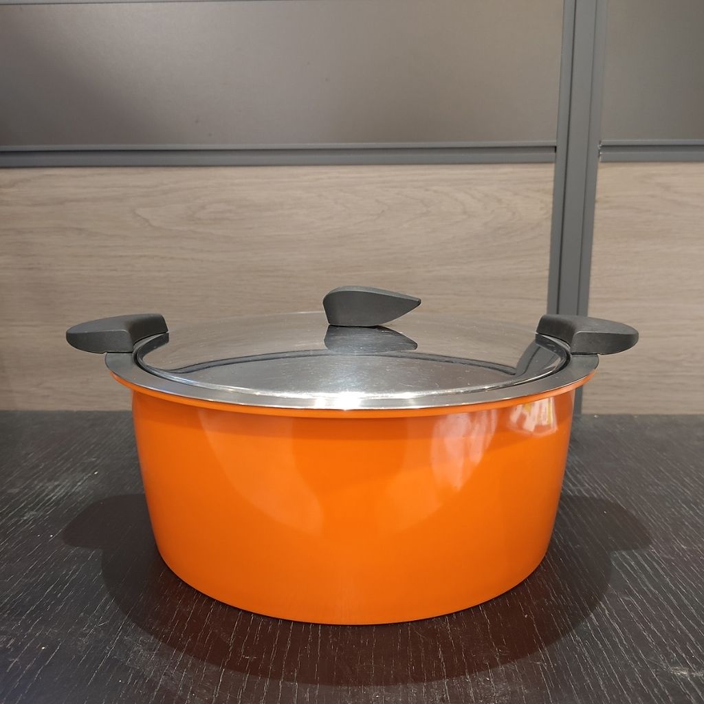 tw-11134207-820lf-mn9tkaxh98g6cd