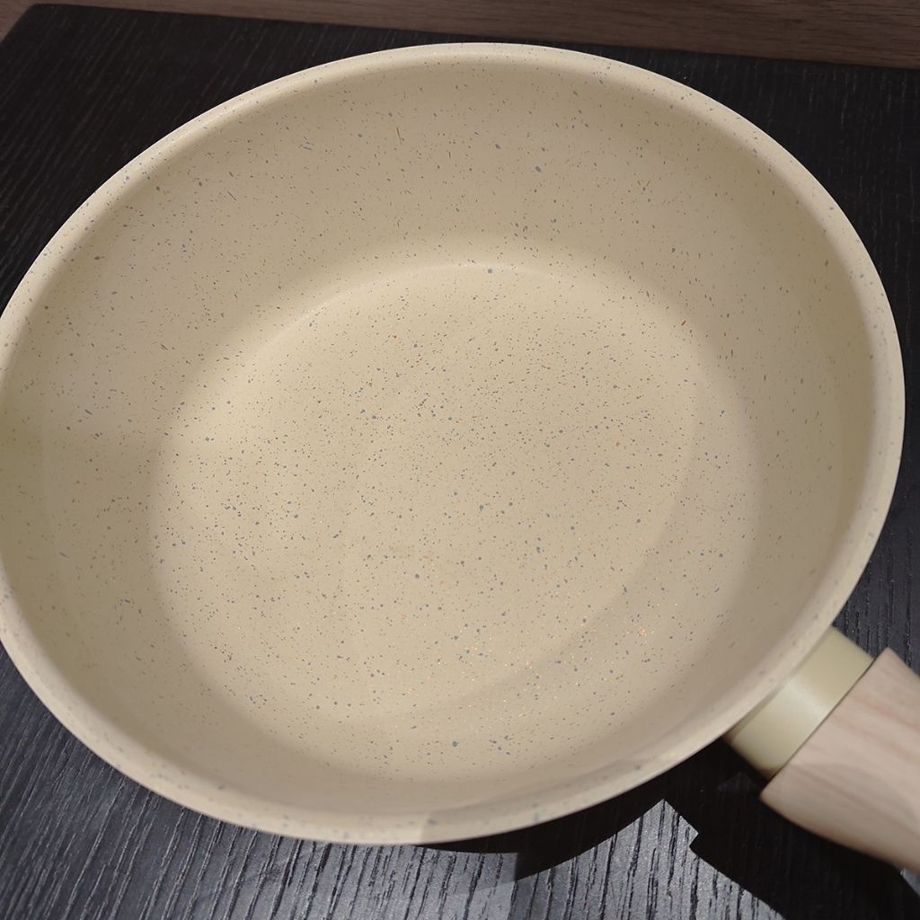 tw-11134207-81ztc-mj8eguen10jq7a