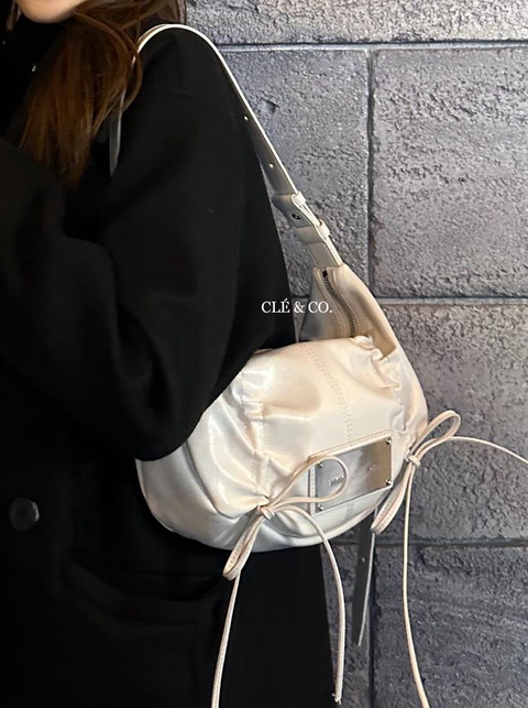 matin kim) 蝴蝶結腋下包HALF SHIRRING RIBBON ROUND BAG – CLÉ & CO.