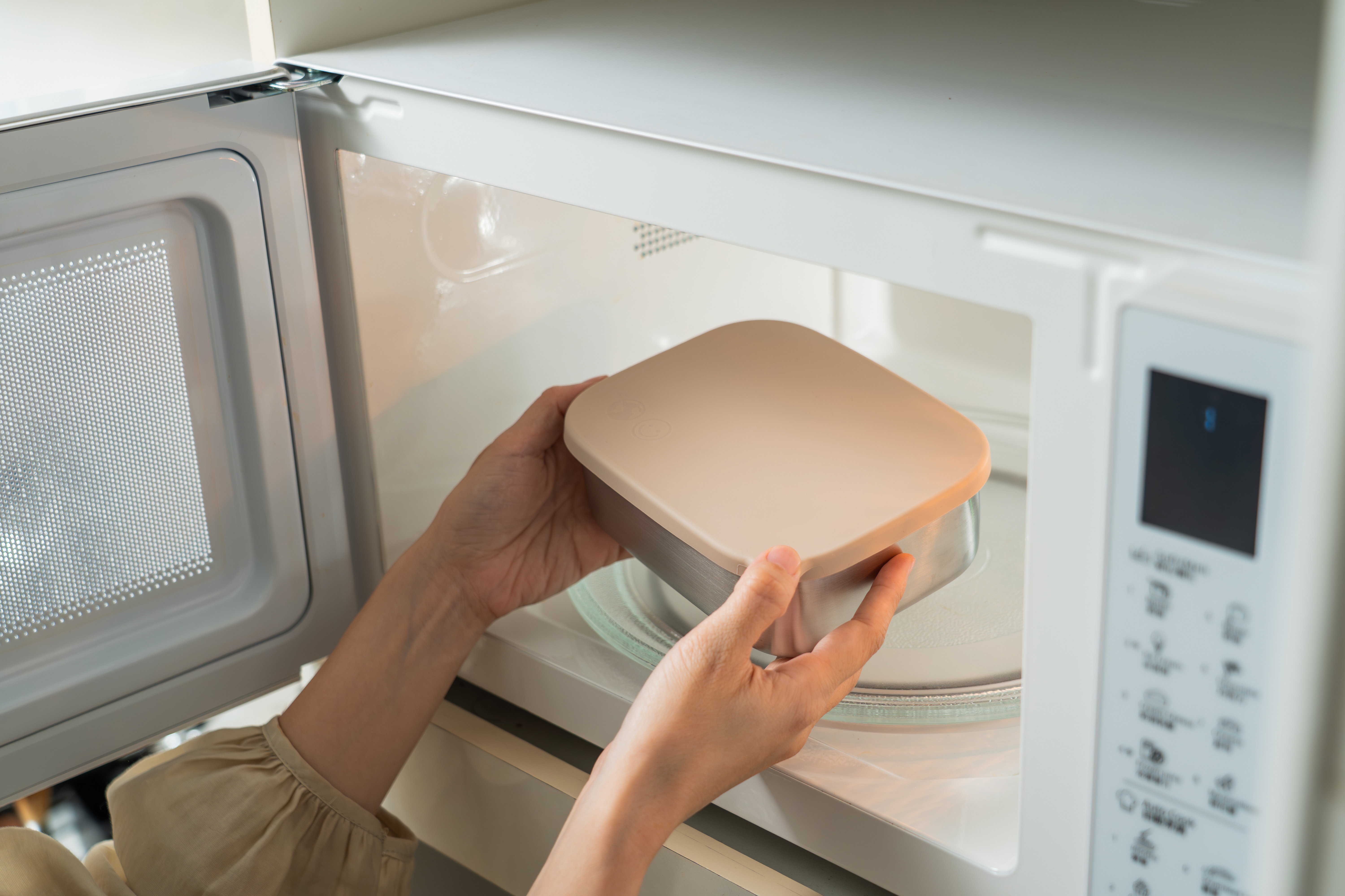 不鏽鋼餐盒真的可以微波嗎？Is Stainless Steel Microwave-Safe?