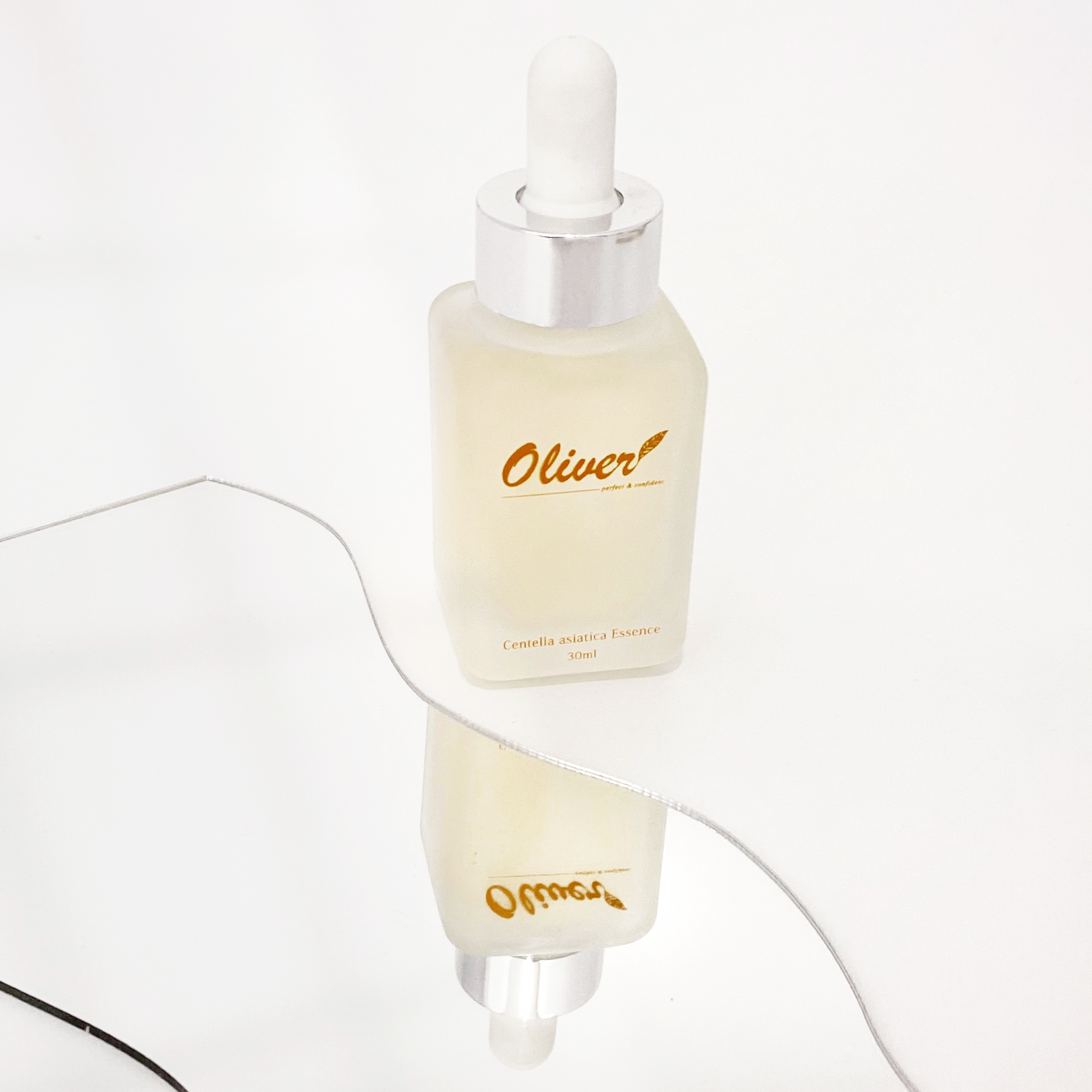 敏感肌首選)積雪草舒敏精華液30ml – Oliver 肌膚盾牌