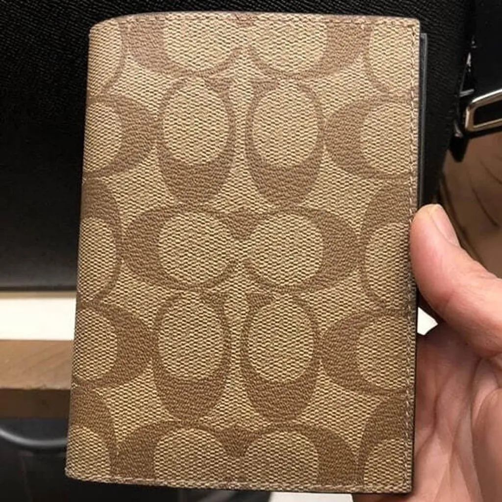 handbagbranded.com getlush outlet coach outlet personalshopper usa malaysia COACH Passport Case 1