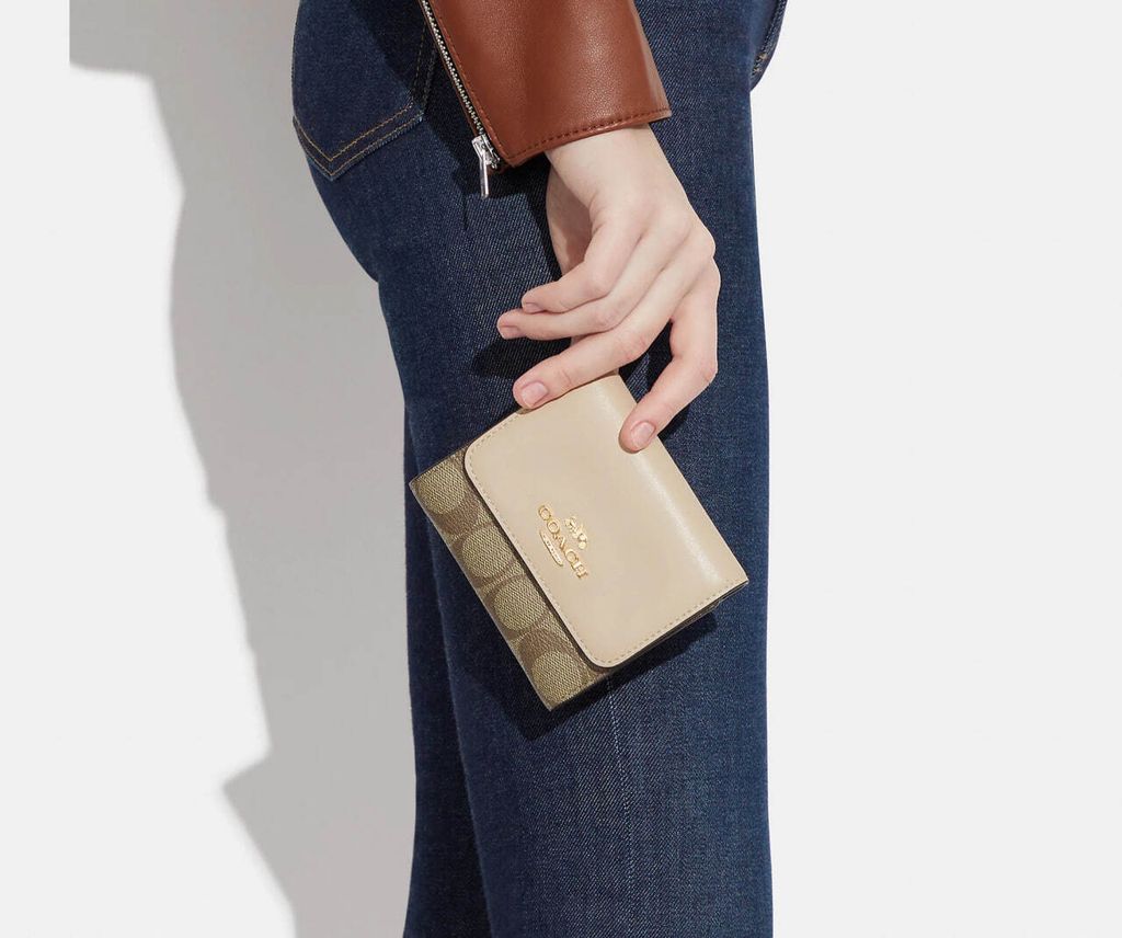 Coach Small Trifold Wallet In Blocked Signature Canvas - Im/Khaki/Ivory – Personal Shopper USA Outlet Coach Small Trifold Wallet In Blocked Signature Canvas - Im/Khaki/Ivory – Personal Shopper USA Outlet