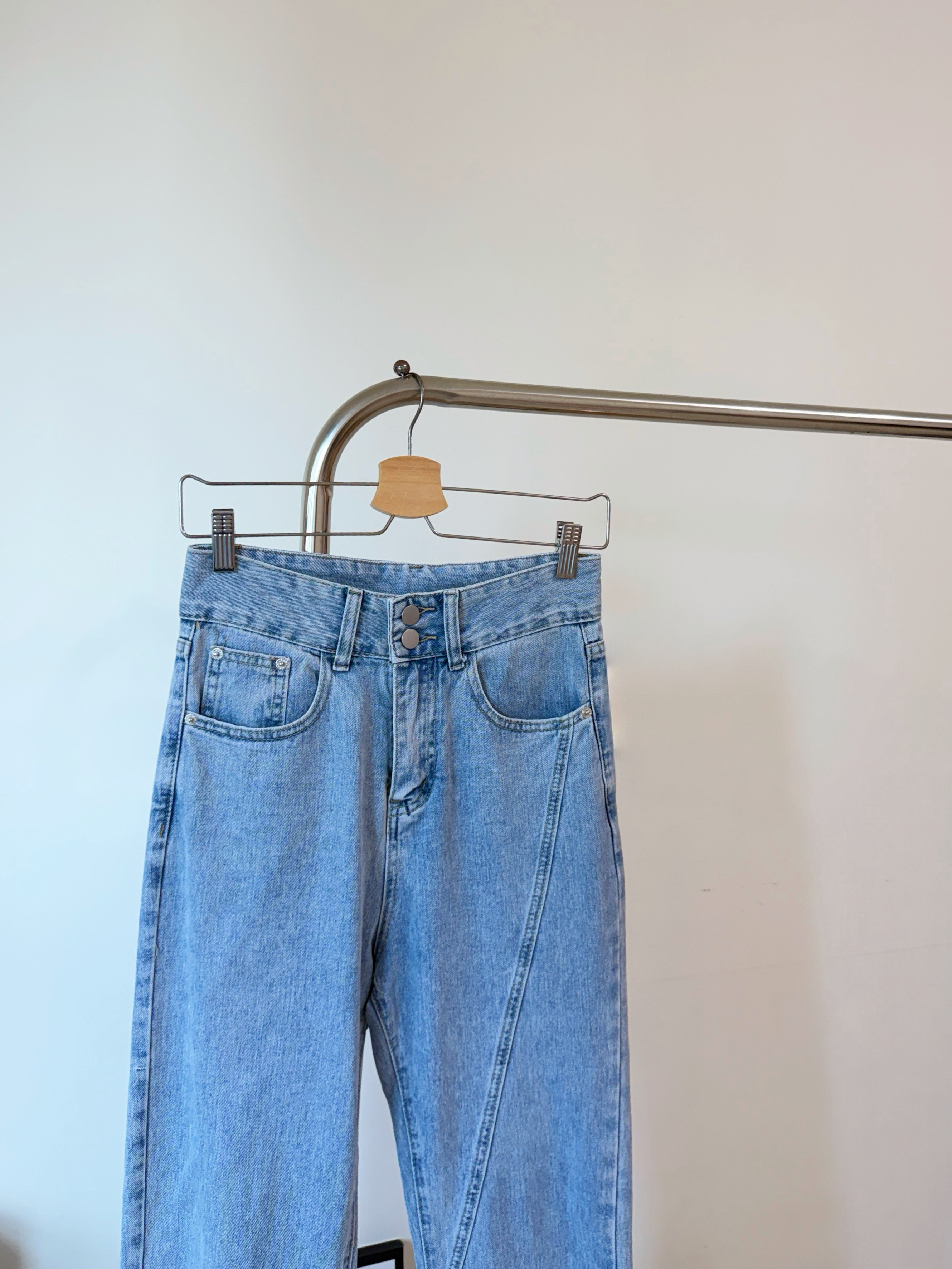 2A0B3CF6-22DC-464D-90DE-F0FAAB907565