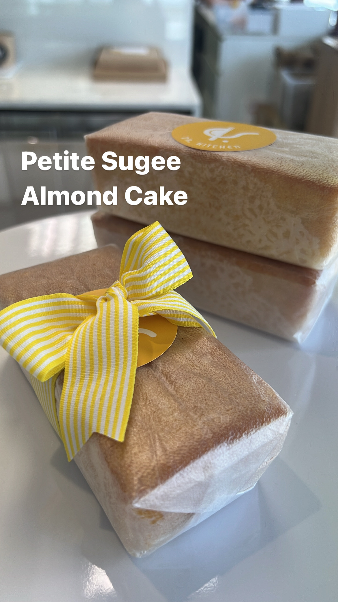 Petite Sugee Almond Cake with Ribbon