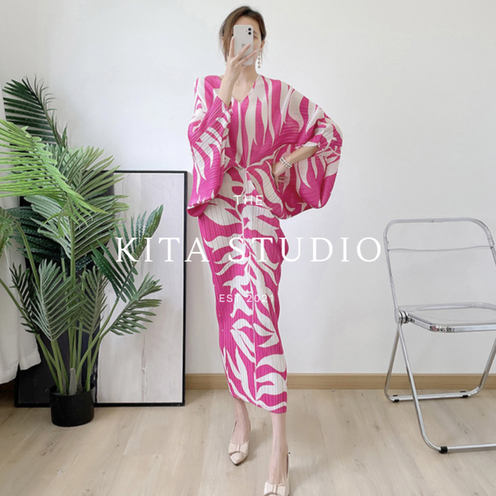 FLEUR Pleated Kaftan in Pink