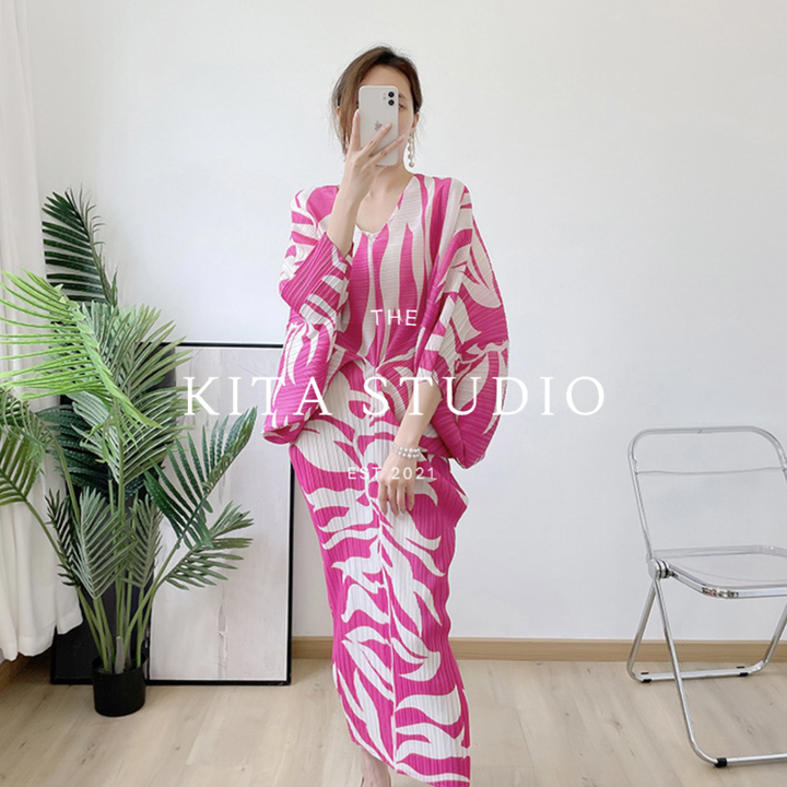 FLEUR Pleated Kaftan in Pink