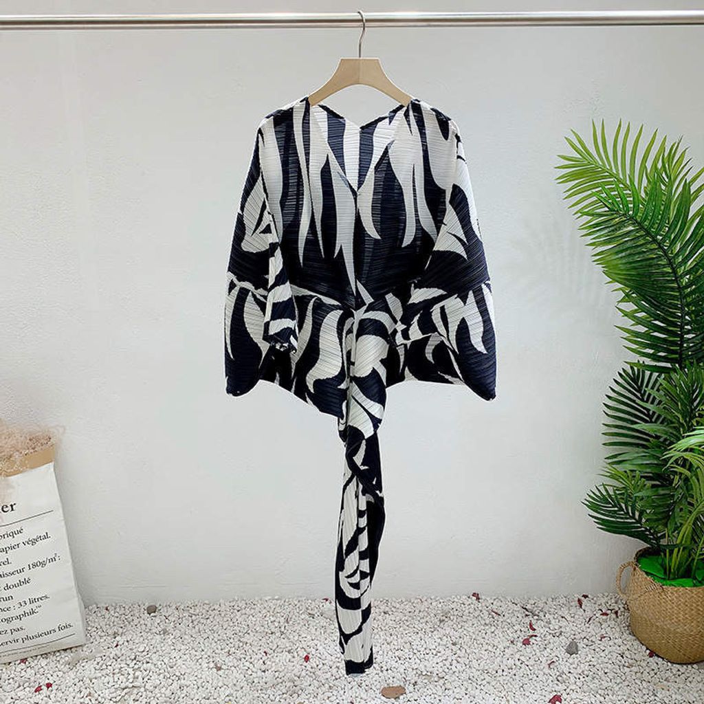 FLEUR Black Pleated Kaftan – The KITA Studio