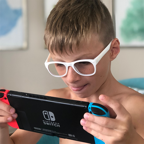blue-light-blocking-glasses-kids6_d2948209-cb4a-4e42-894c-0c8ebdcc1c7b_1024x1024.png