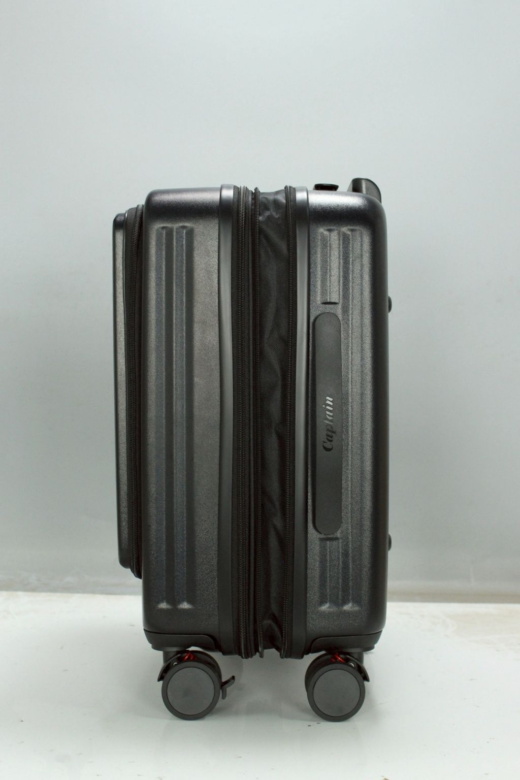 LINE_ALBUM_麥拉倫 前開拉鍊_250521_57