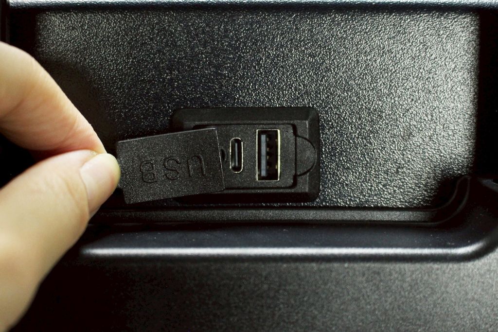 LINE_ALBUM_麥拉倫 前開拉鍊_250521_60