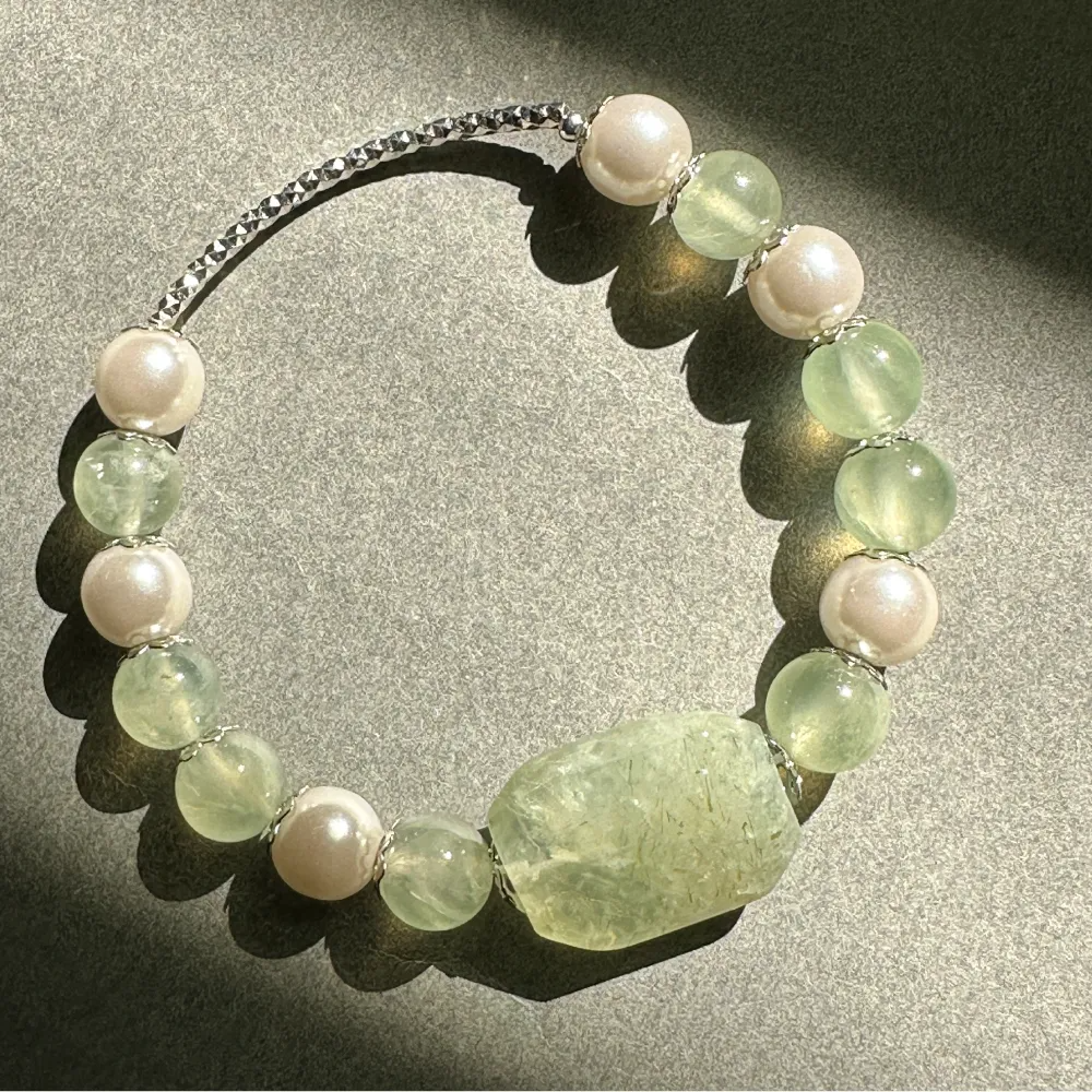 陽光下的橄欖石手鍊