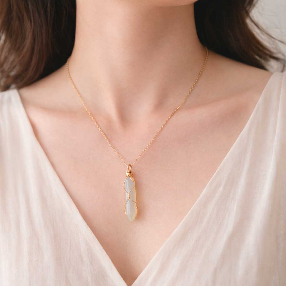 blue-moonstone-column-necklace-wearing-look