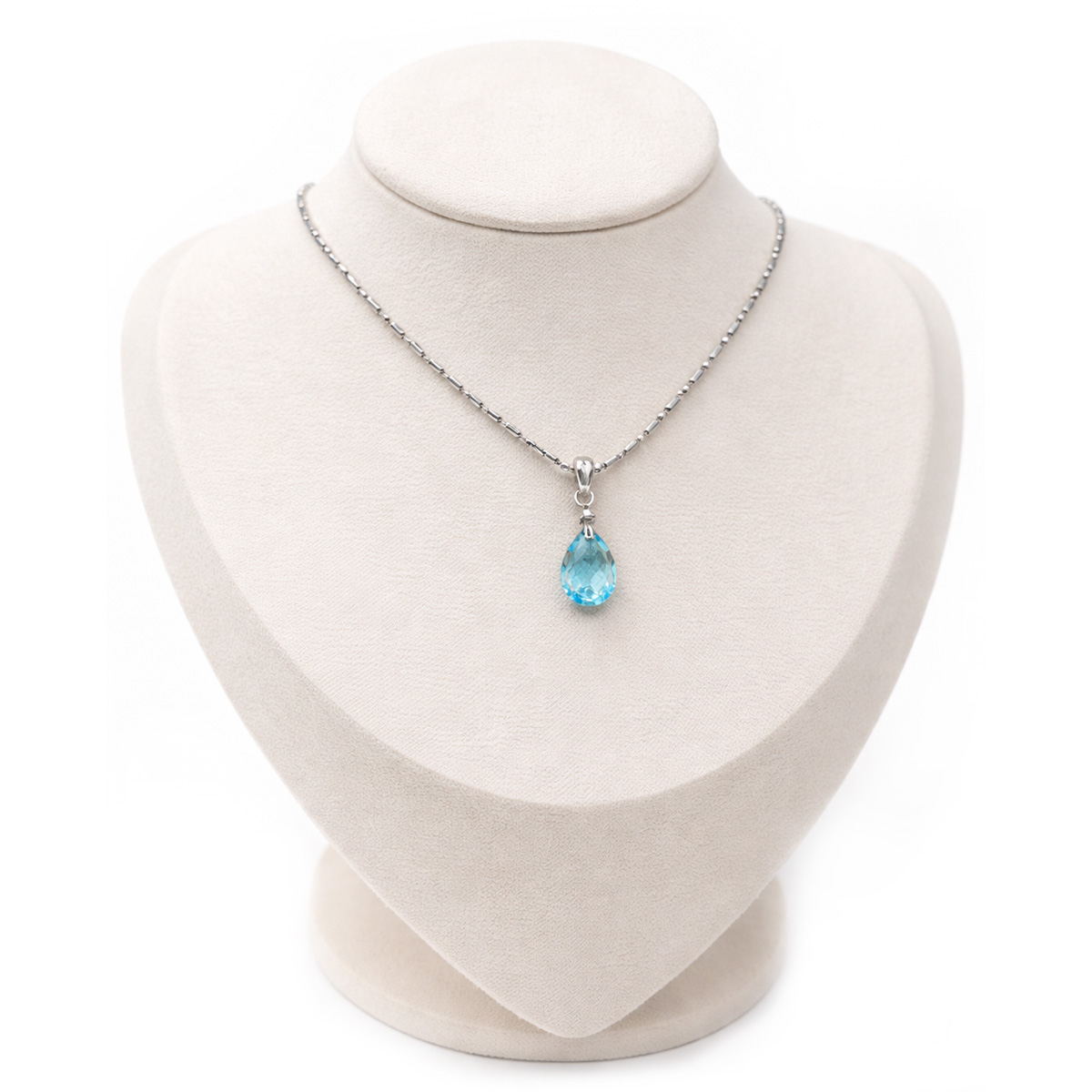 aquamarine-teardrop-pendant-silver-necklace