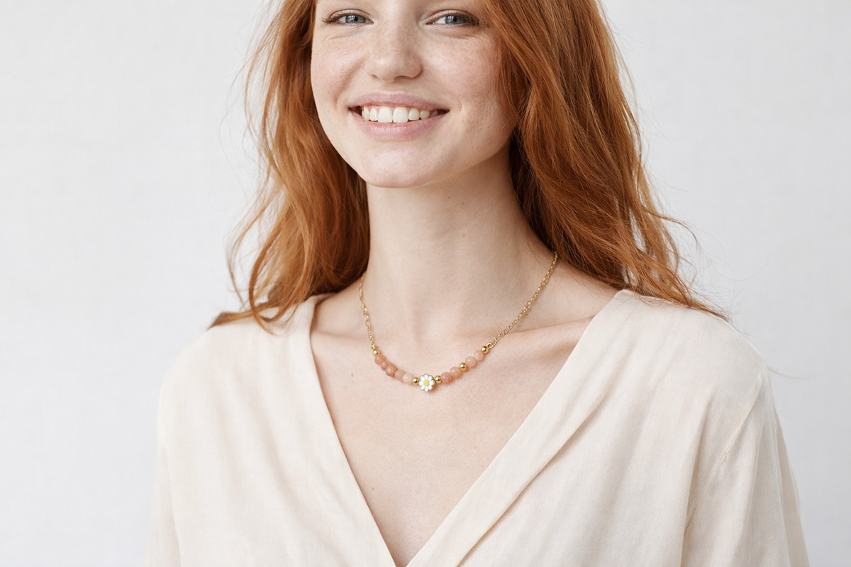 sunstone-daisy-crystal-necklace-woman-wear