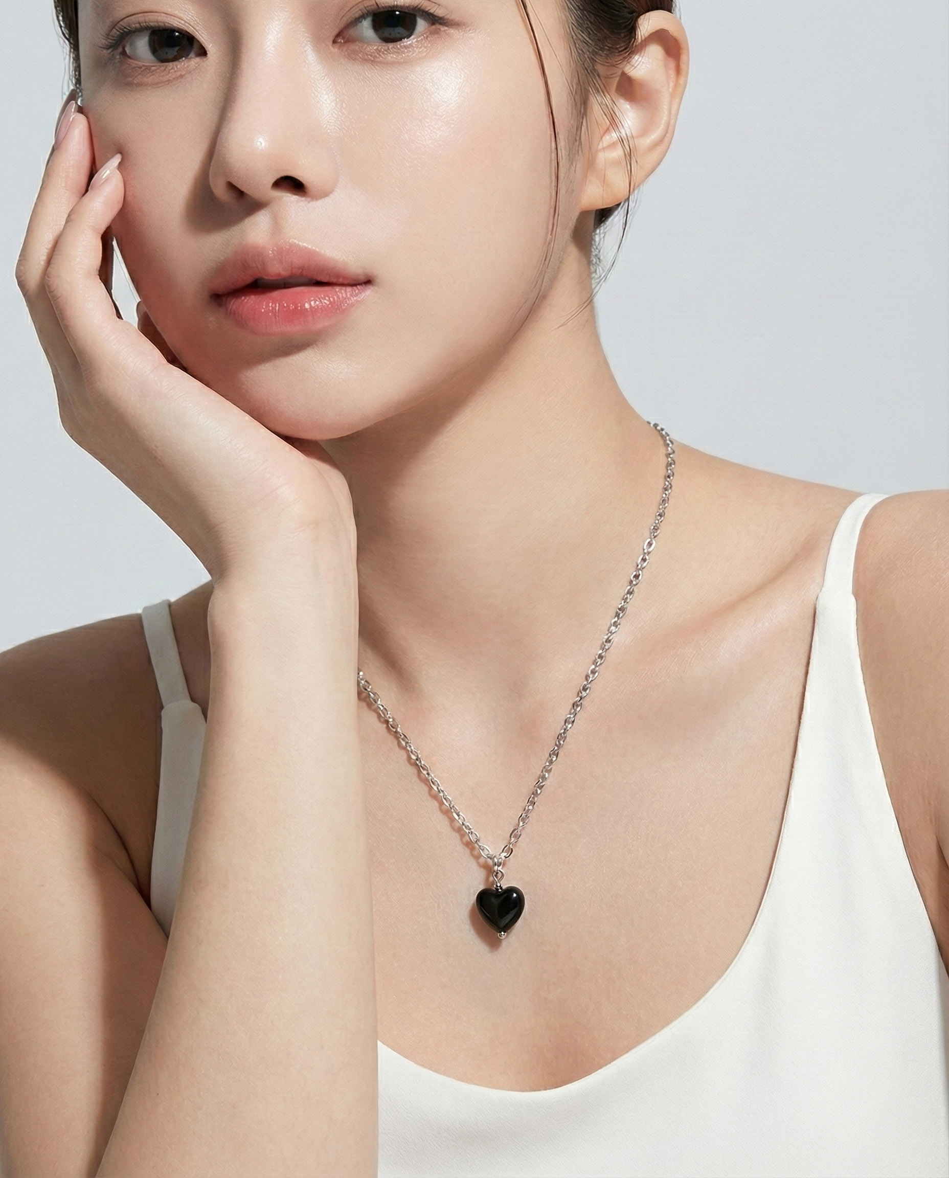 obsidian-heart-necklace-worn-minimal-style-1