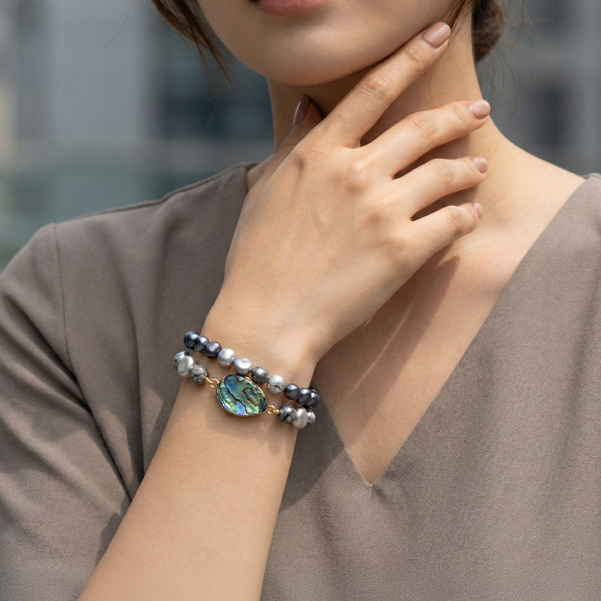 ocean-abalone-dark-gray-pearl-double-bracelet-wear-1