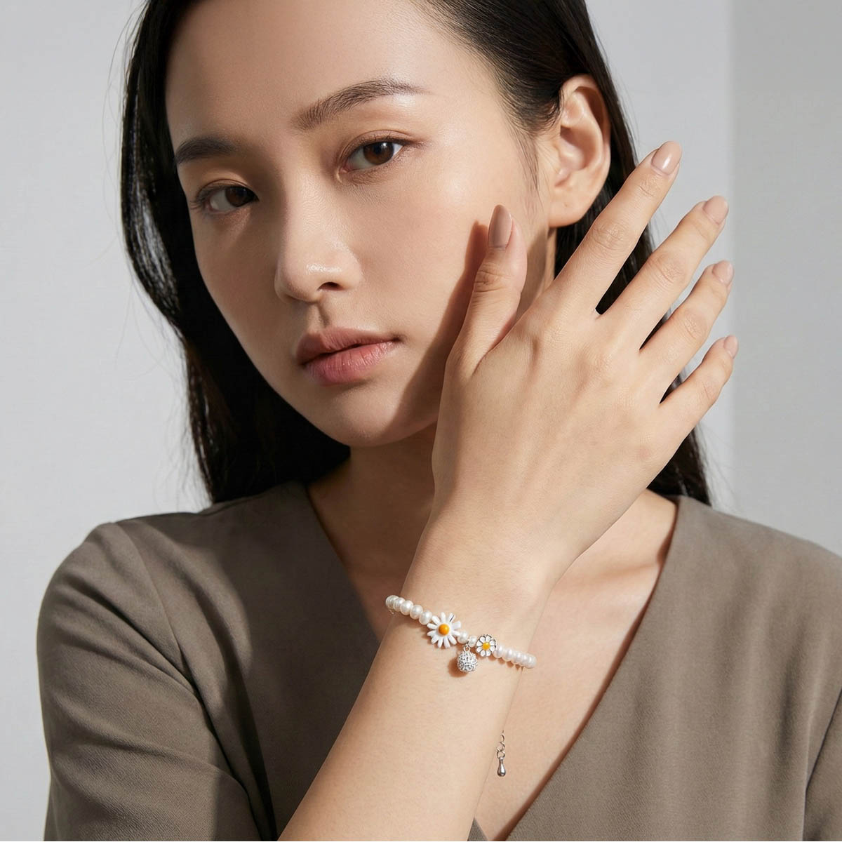freshwater-pearl-daisy-bracelet-wear-look