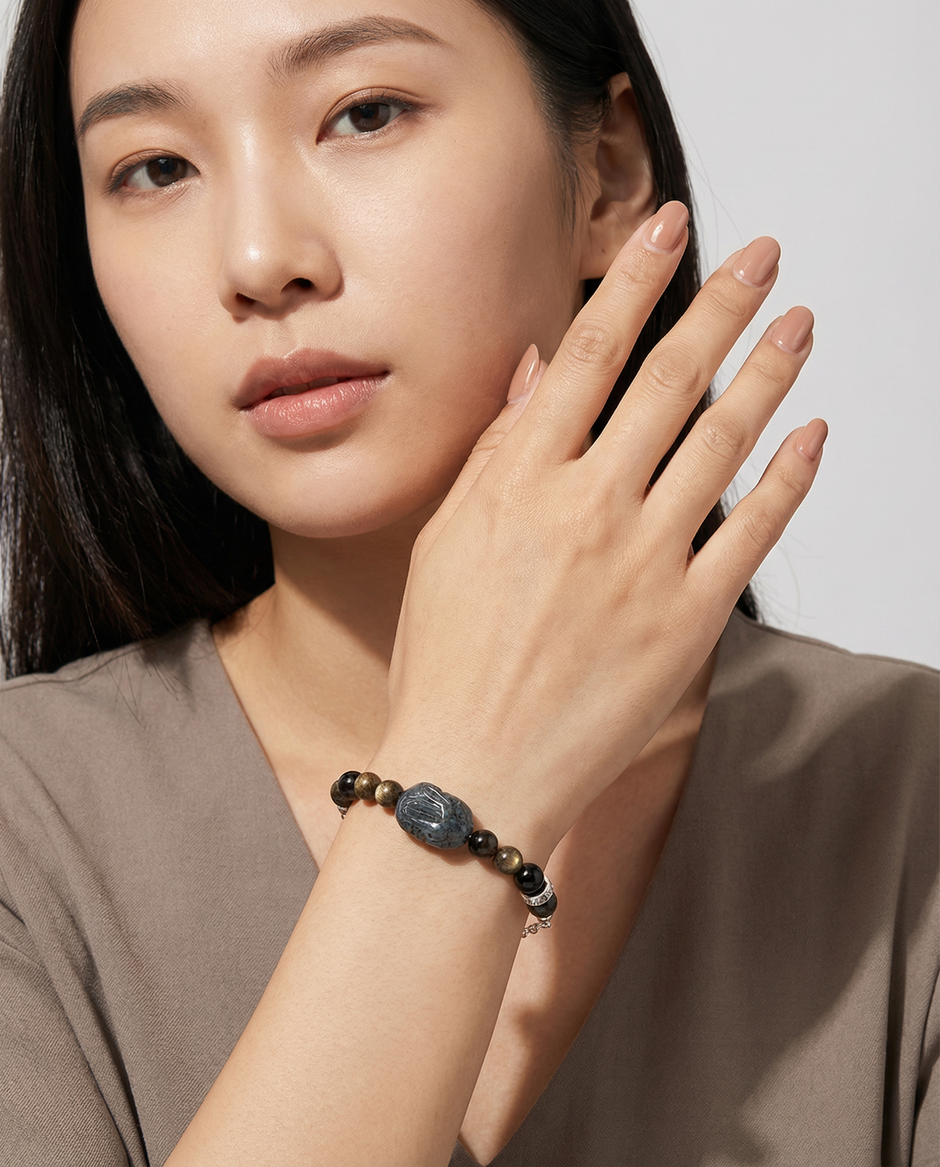 black-obsidian-rabbit-bracelet-model-style
