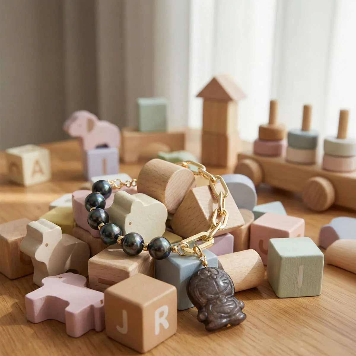 obsidian-cat-black-pearl-bracelet-wooden-toy-scene