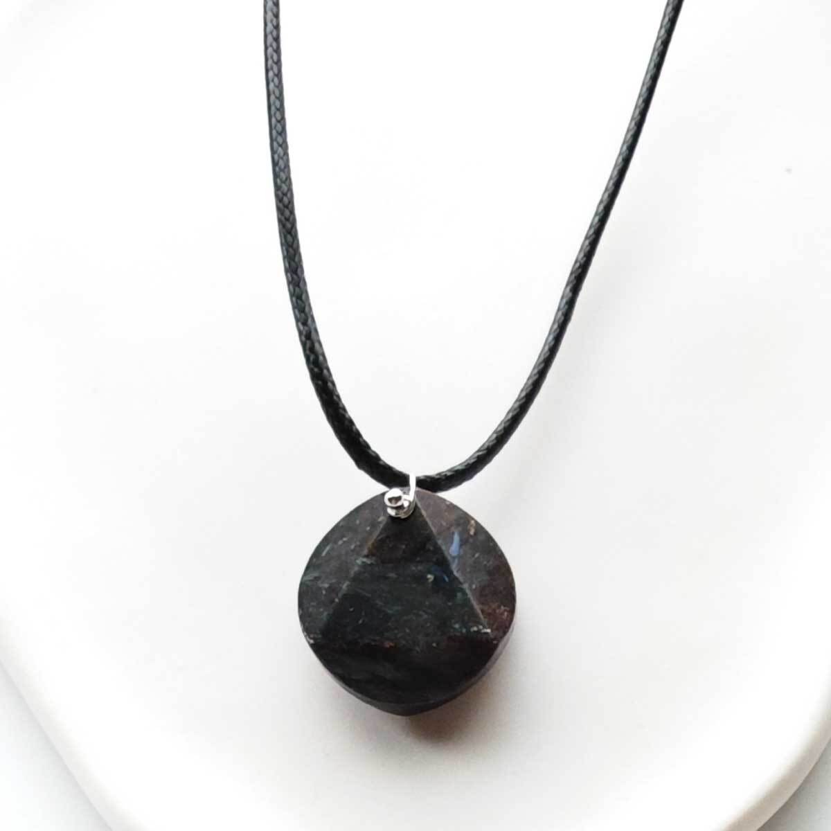 黑曜石三角能量黑繩項鍊|穩心防護 驅散負能