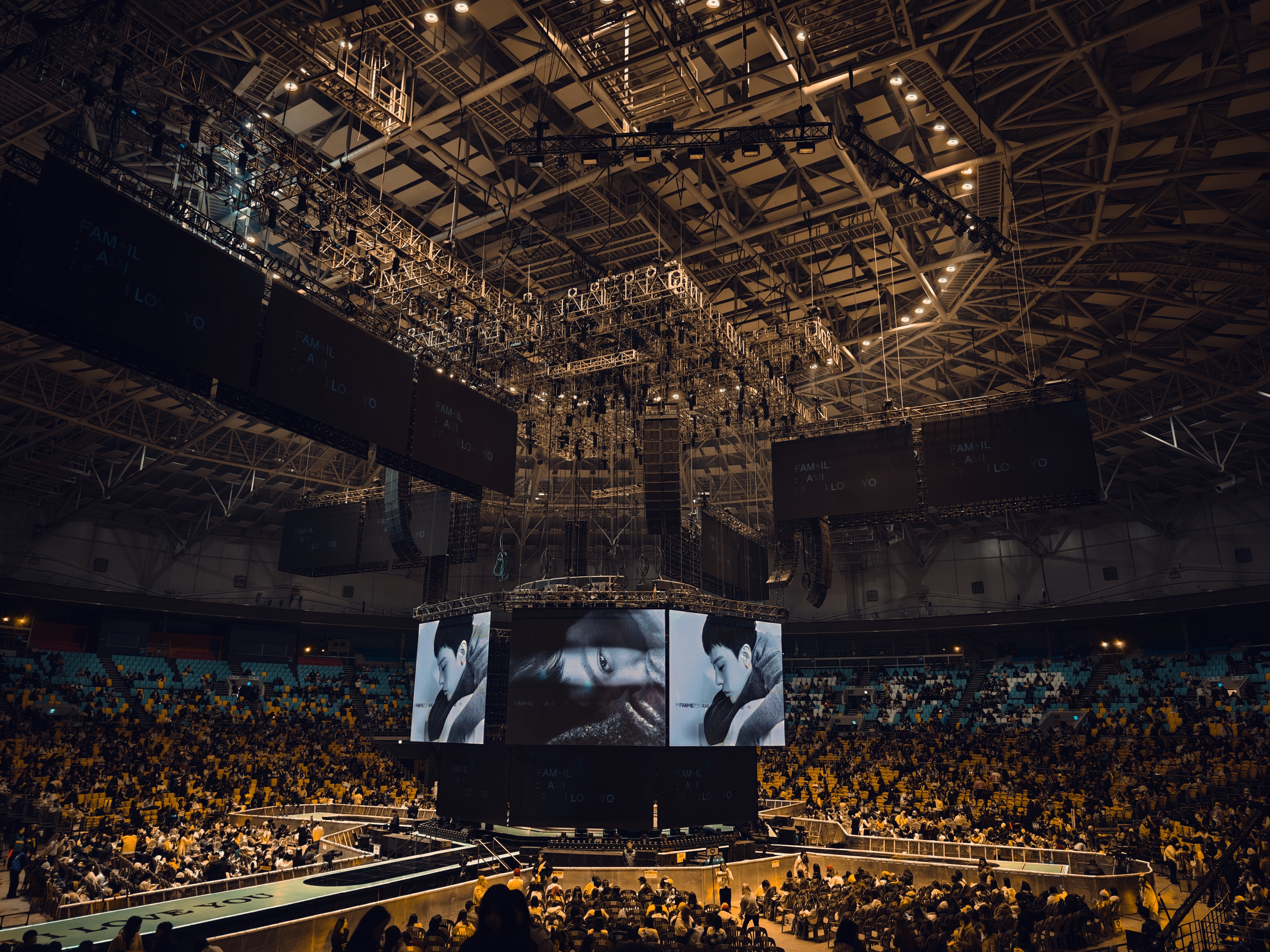 gdragon-gd-fam-meeting-yellow-energy-kspo-dome-stage