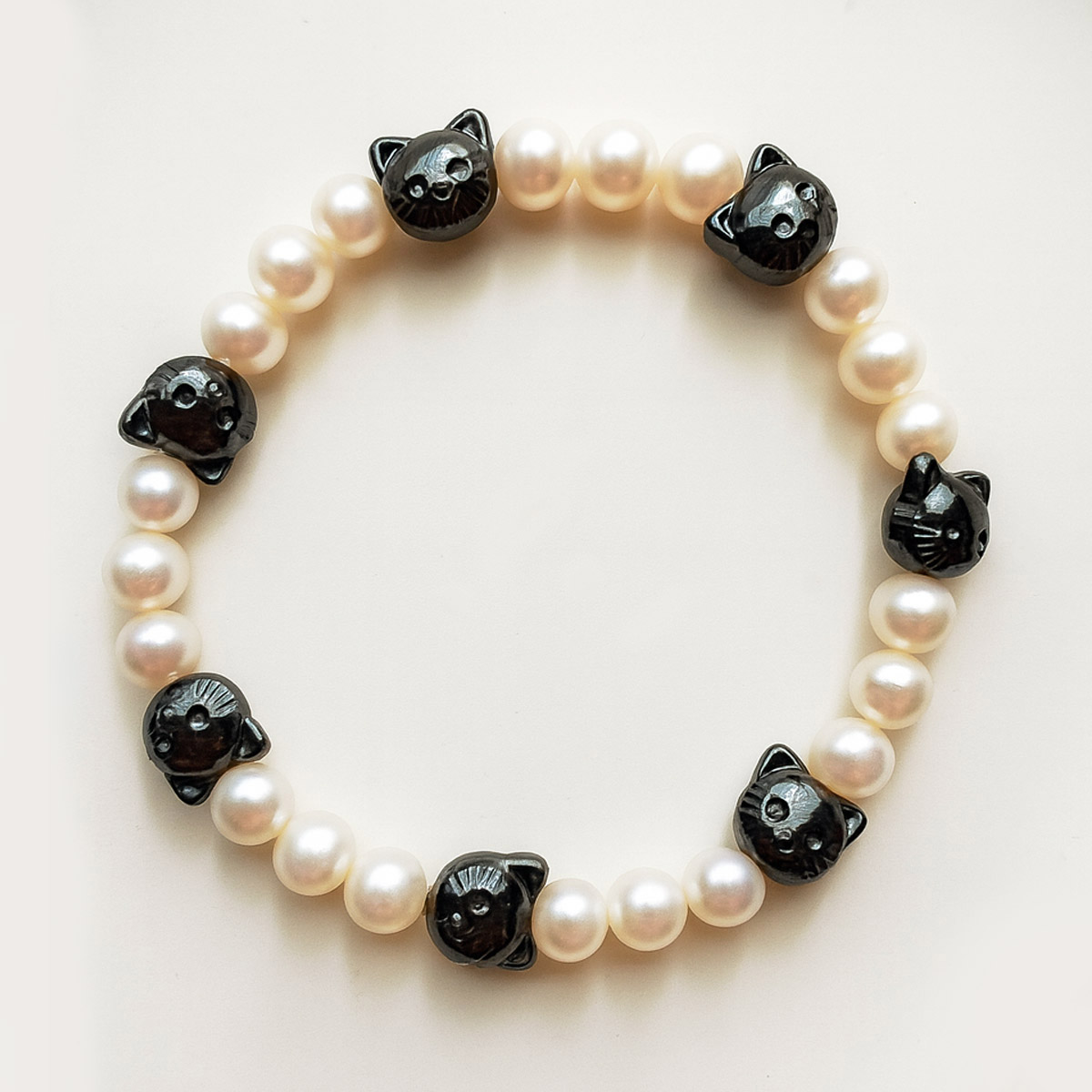 white-pearl-black-cat-bracelet-main