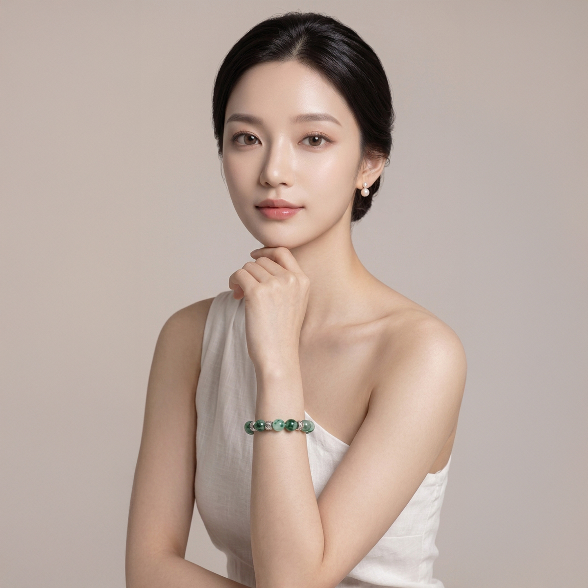 crystal-green-chalcedony-bracelet-model