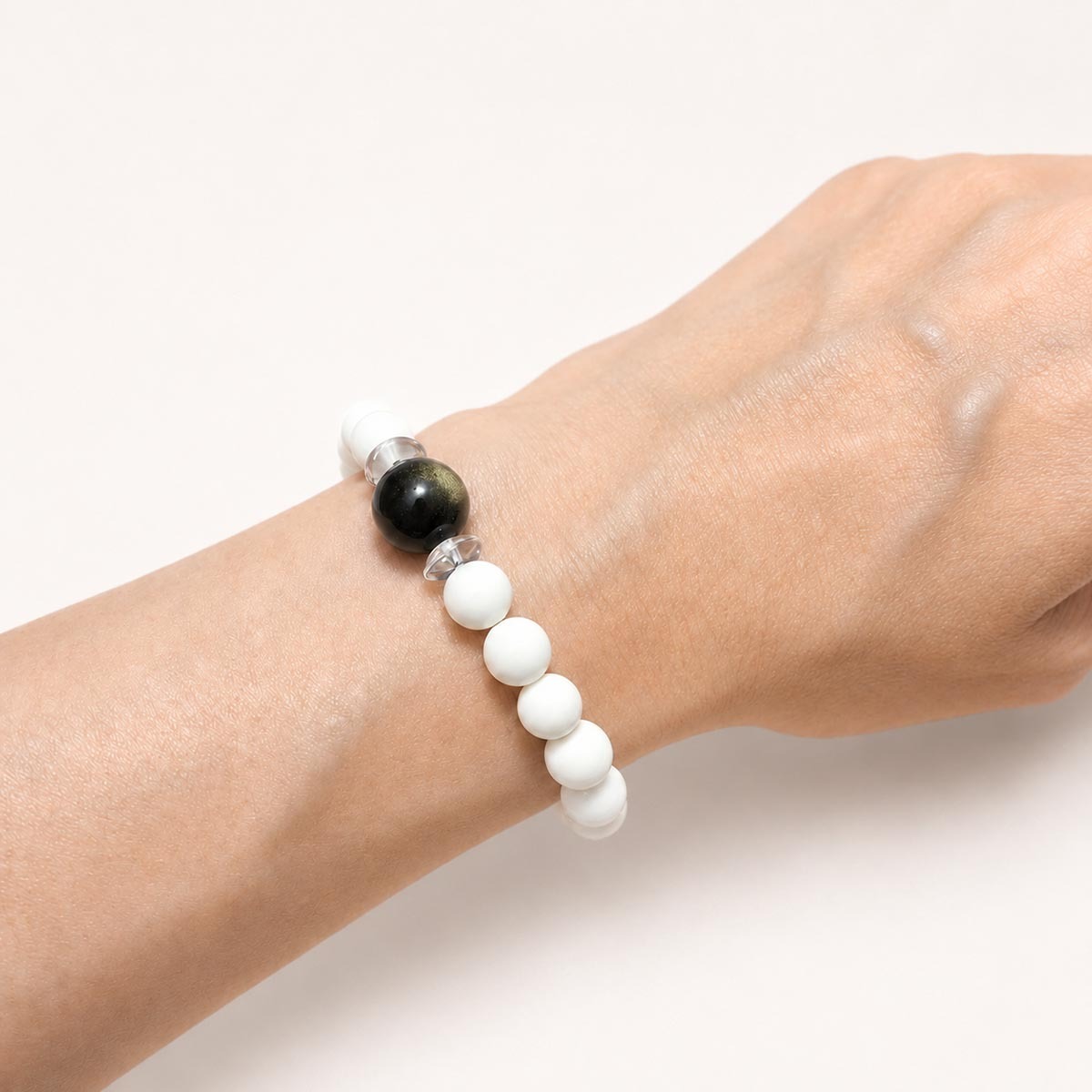 crystal-obsidian-tridacna-bracelet-wear