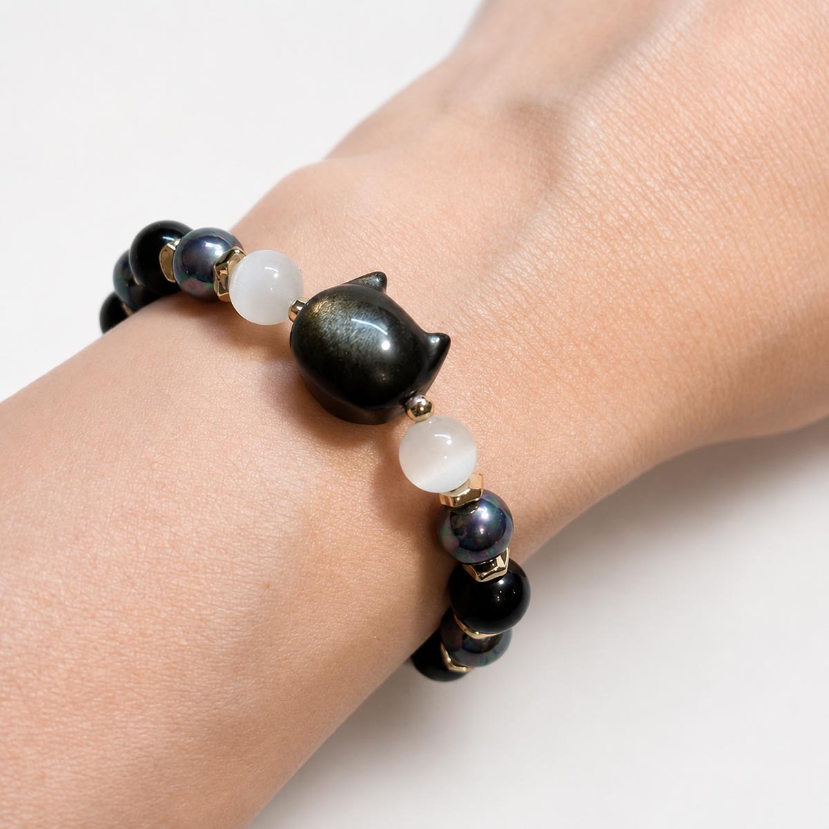 obsidian-cat-pearl-bracelet-wear