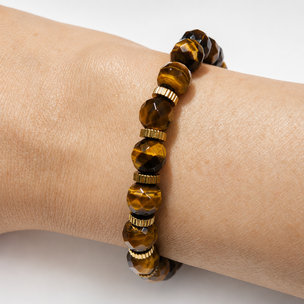 yellow-tiger-eye-crystal-bracelet-wear