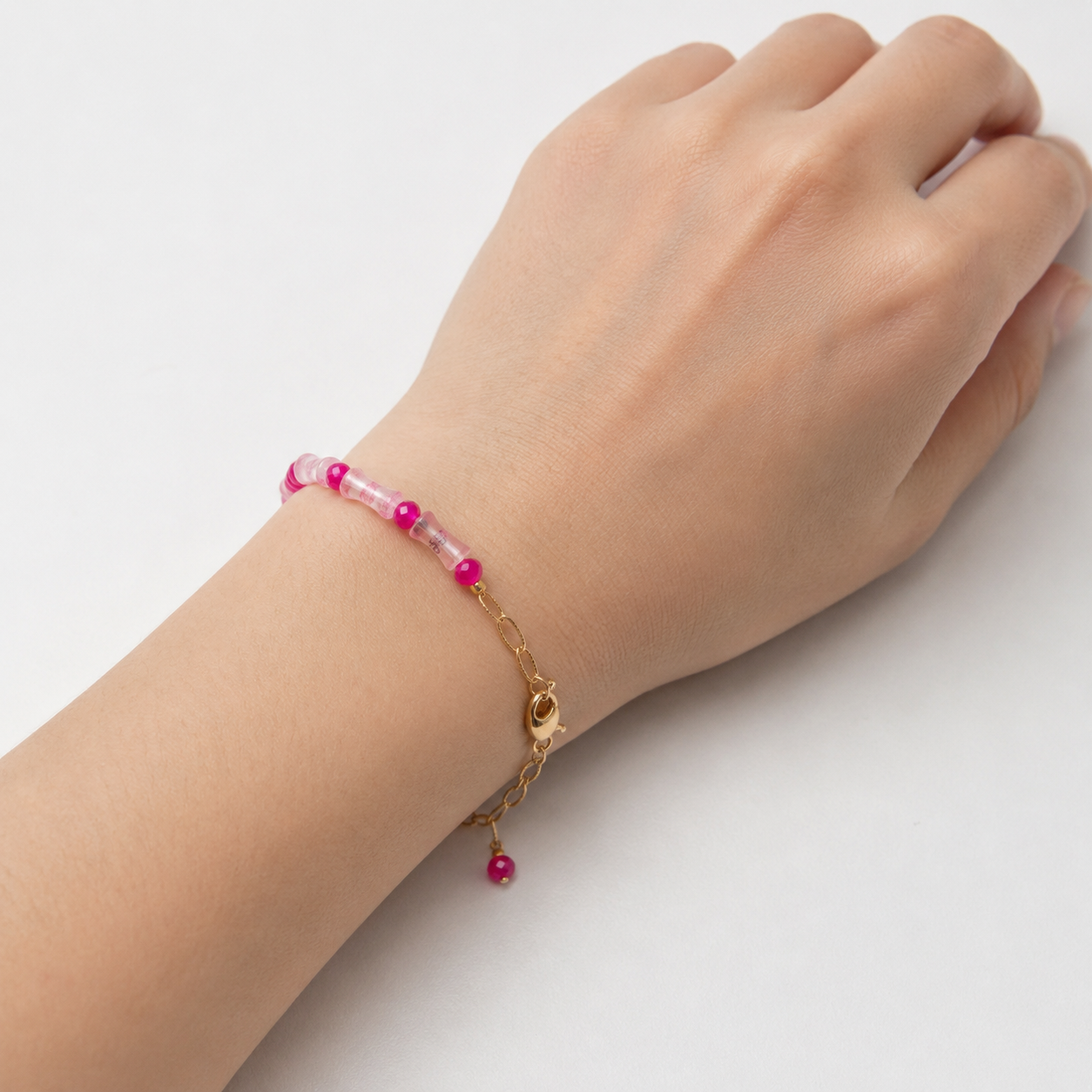 red-garnet-bone-joint-bracelet-wear