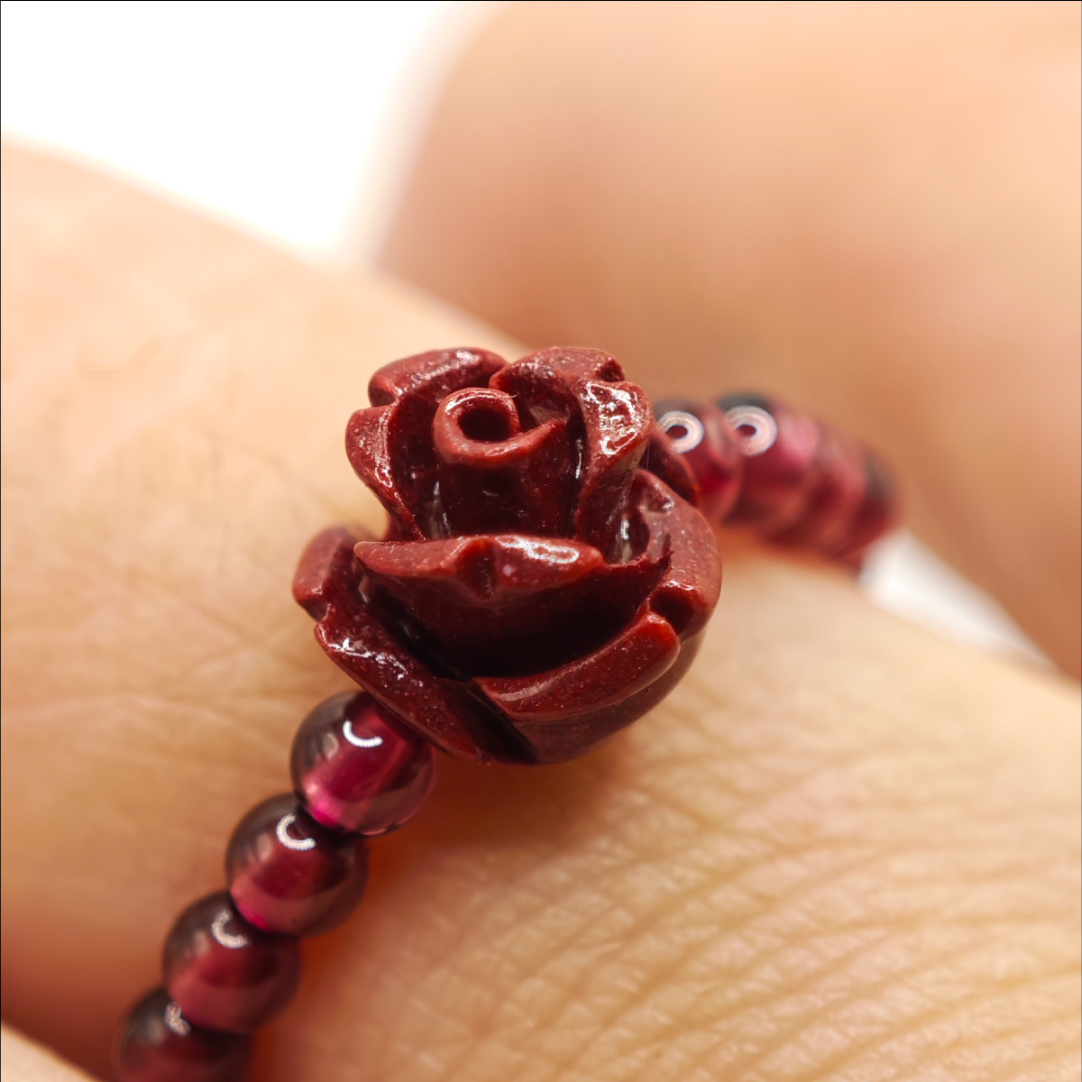 red-garnet-rose-elastic-ring-model-wear02
