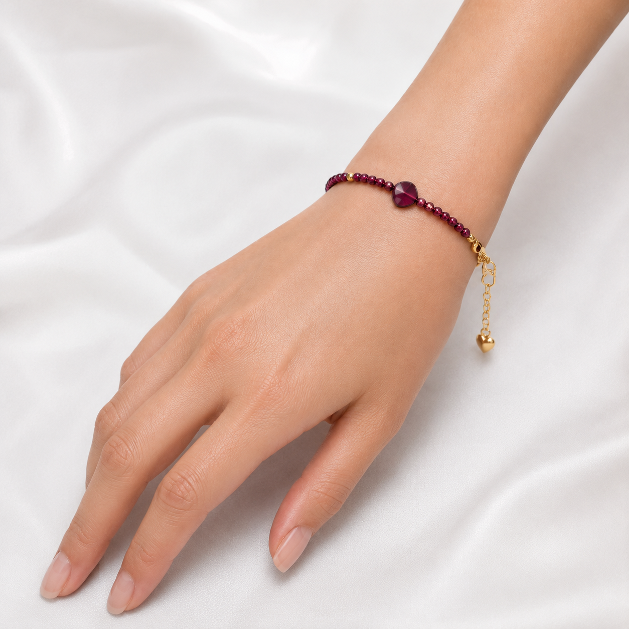 garnet-heart-bracelet-wearing02