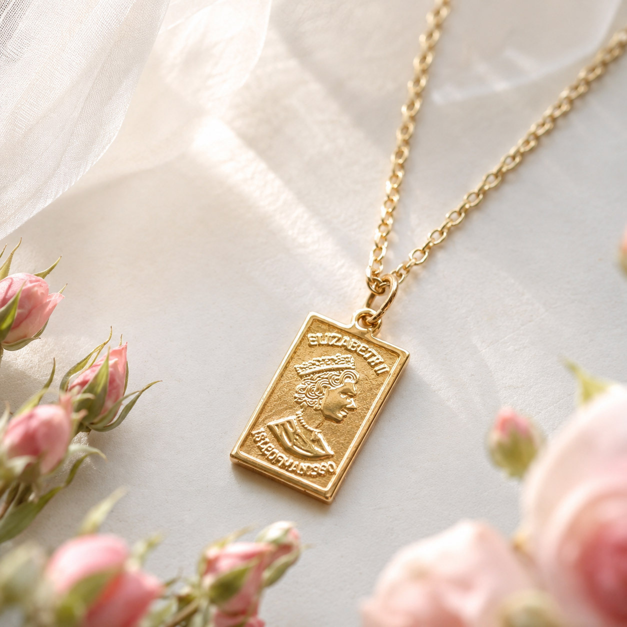 queen-elizabeth-engraved-necklace-sean