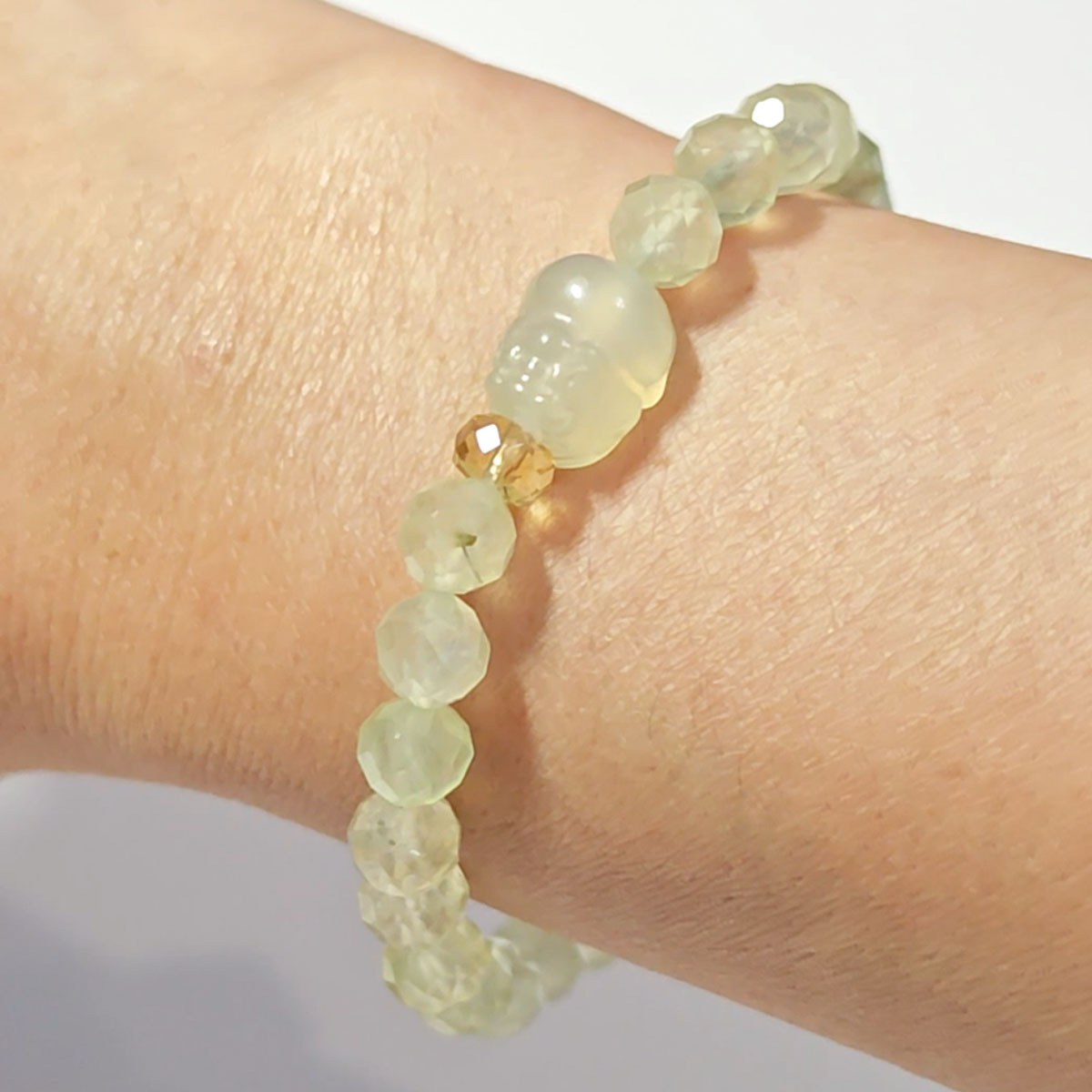 peridot-pixiu-bracelet-model-wear