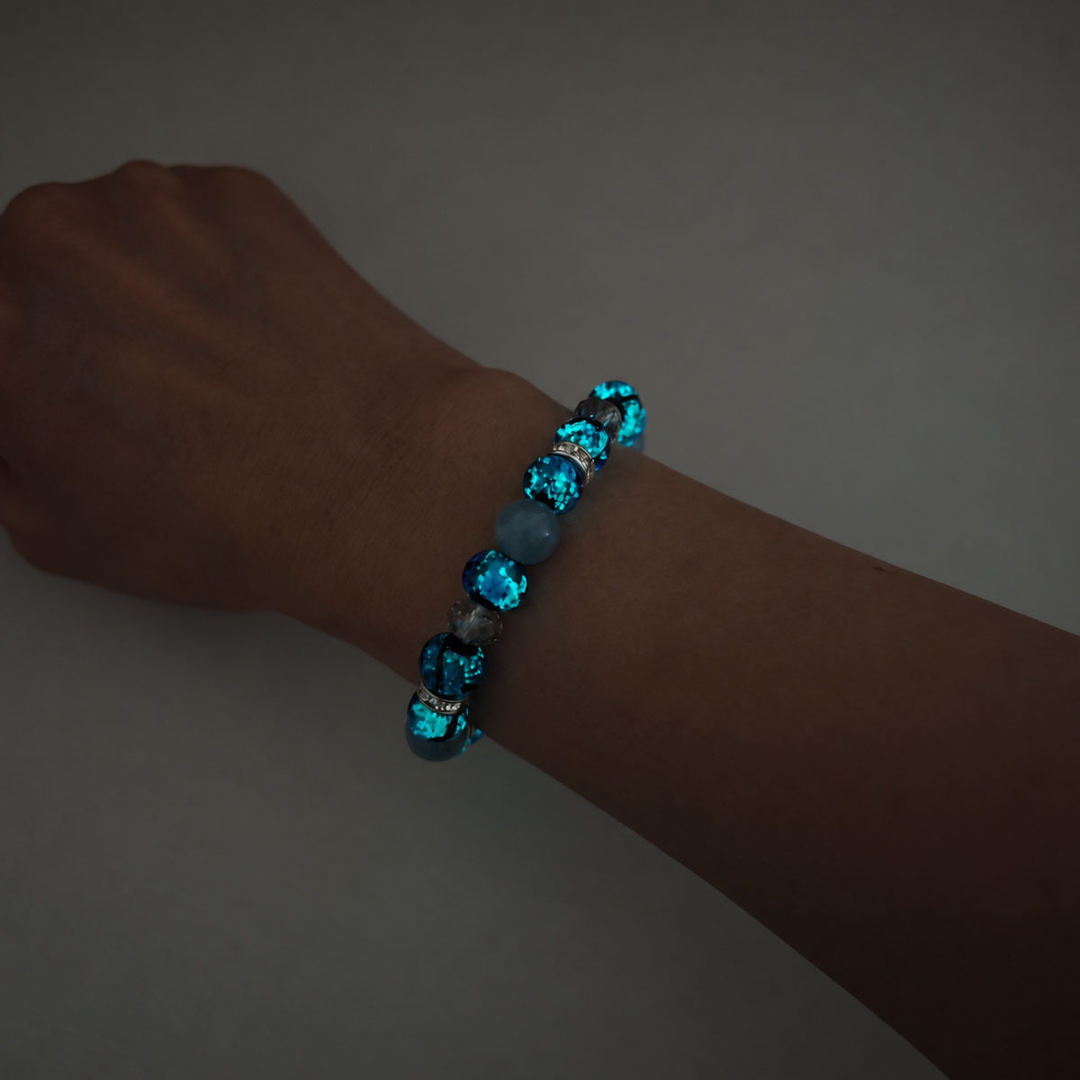 aquamarine-okinawa-glass-bracelet-weardark