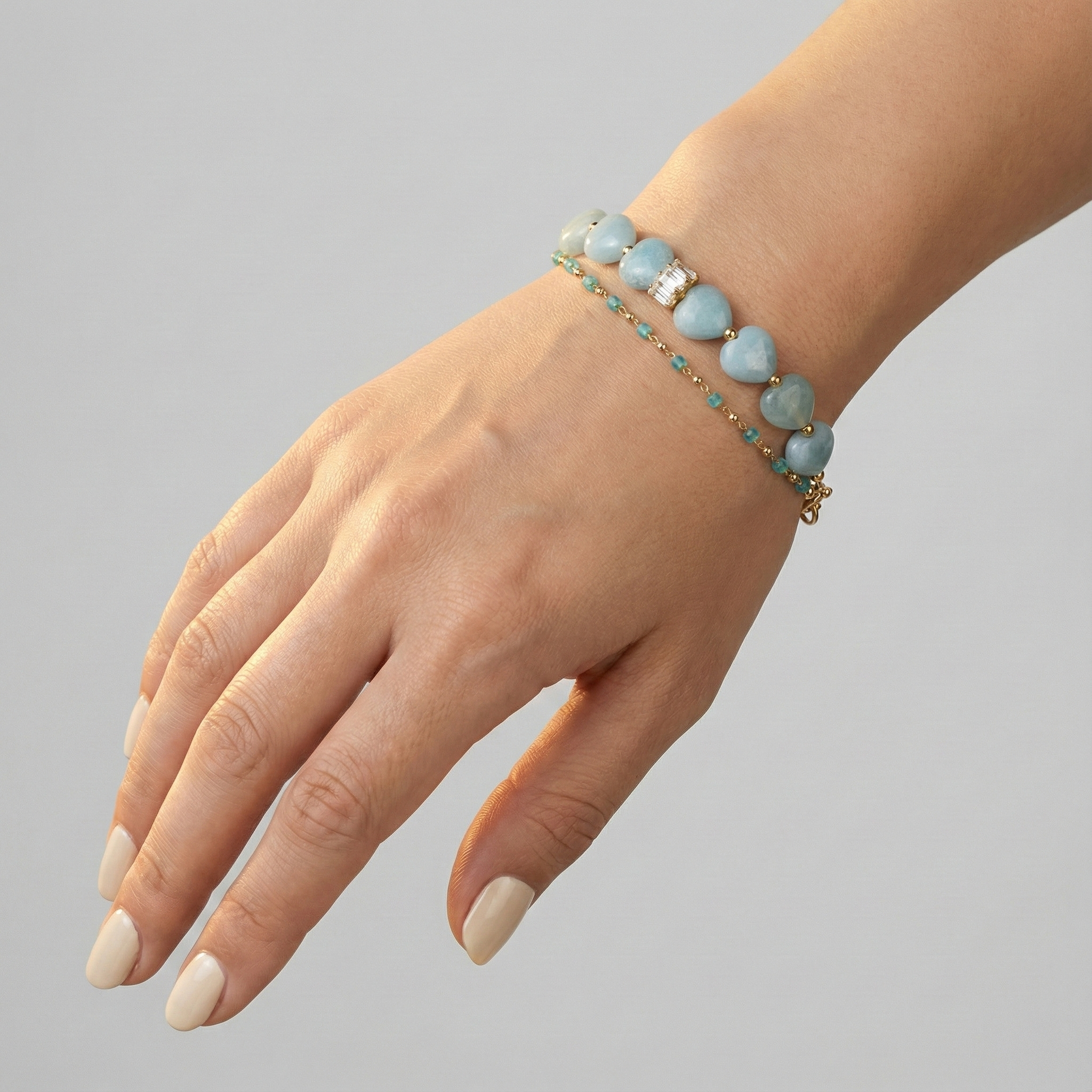 amazonite-heart-doublechain-bracelet-hand-shot