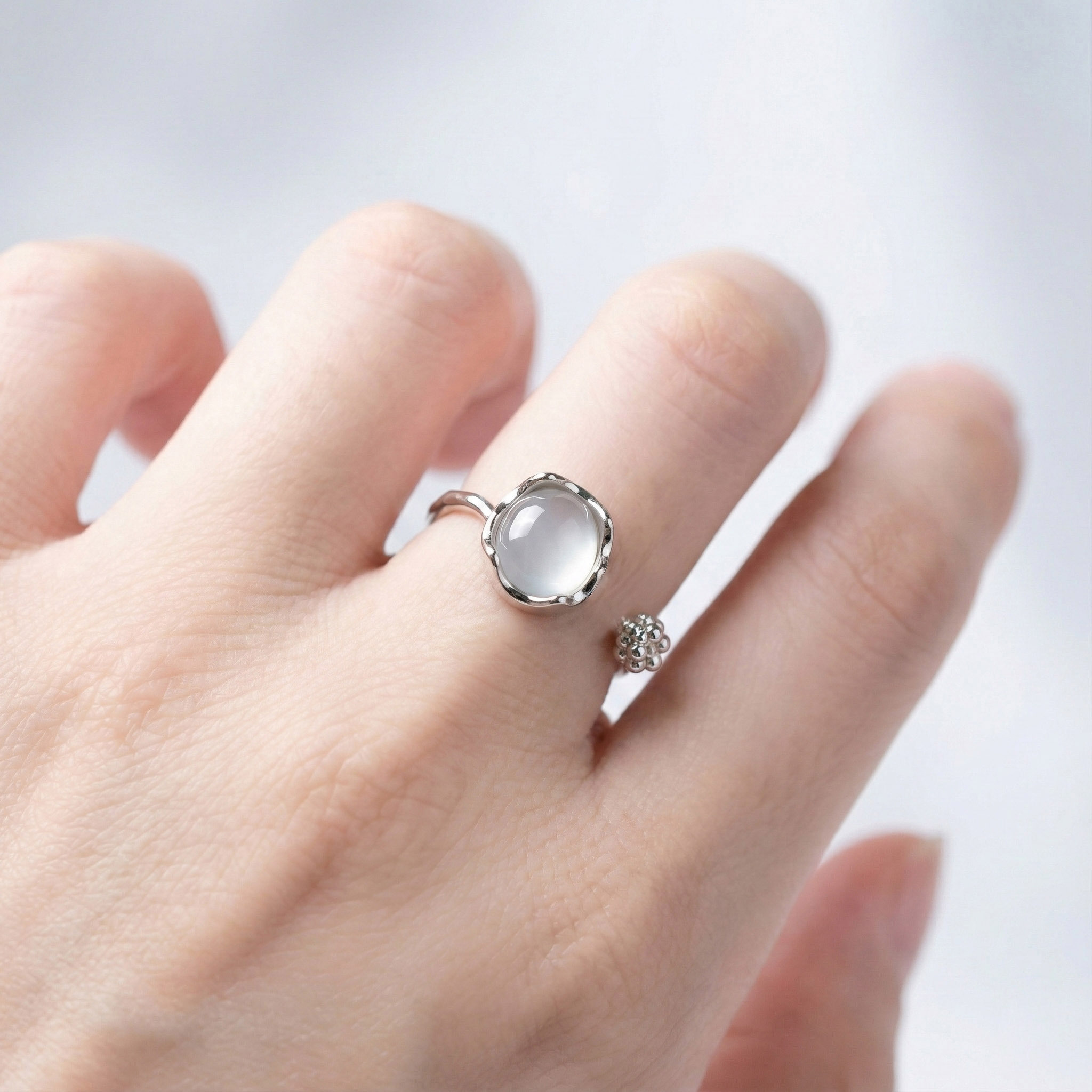 cat-eye-stone-open-ring-hand-wear