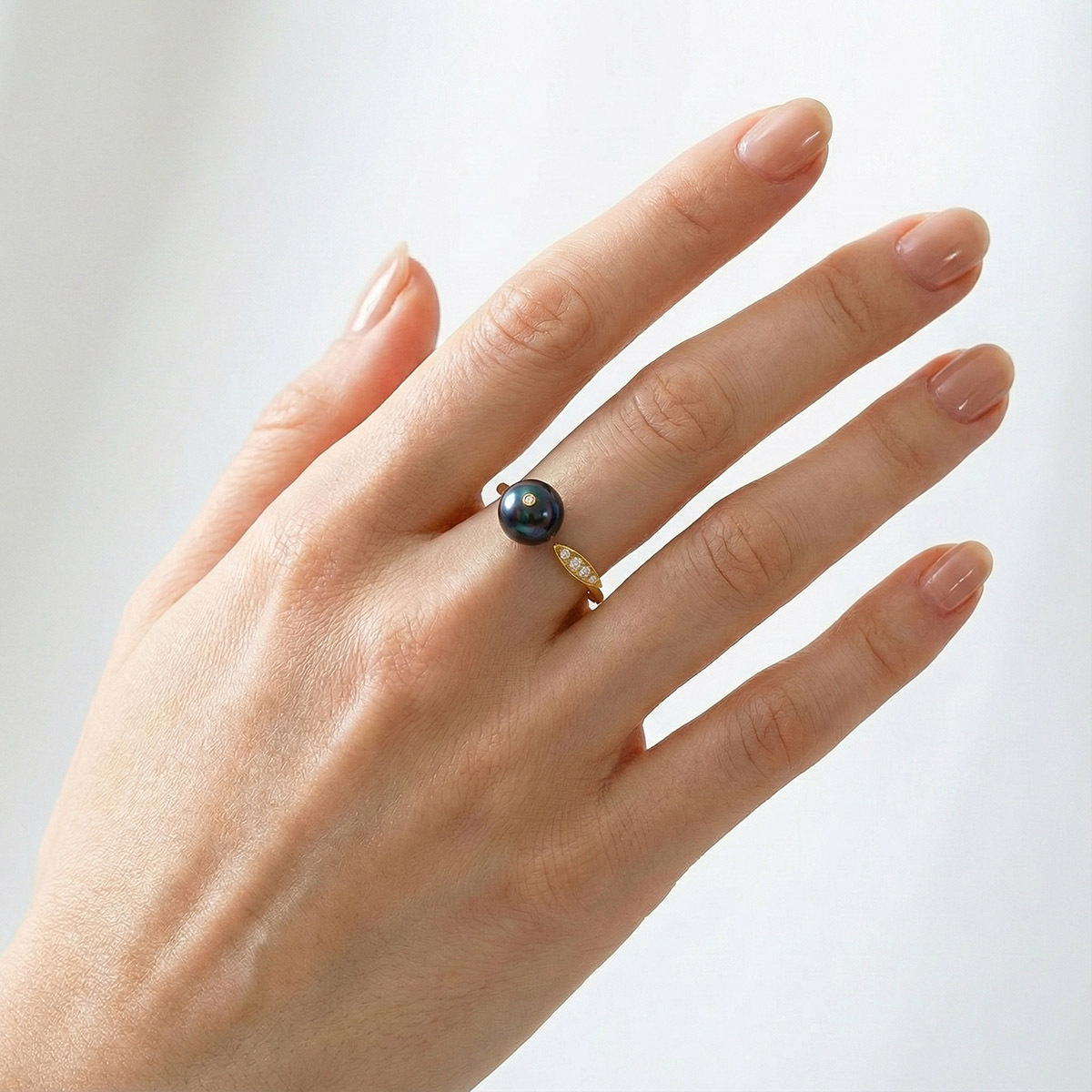 black-pearl-open-ring-gold-band-worn-hand