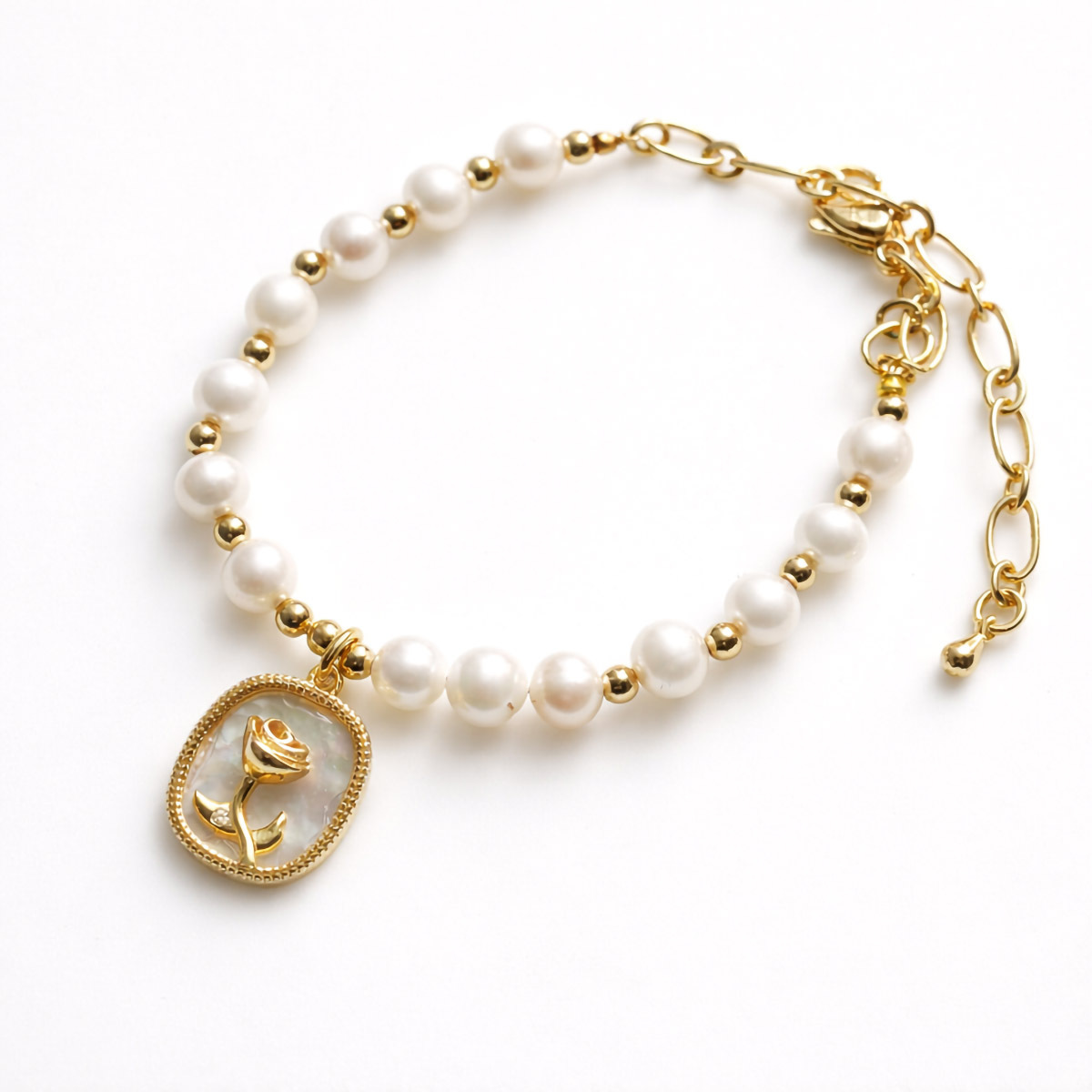 pearl-rose-charm-bracelet-hand-wear-01