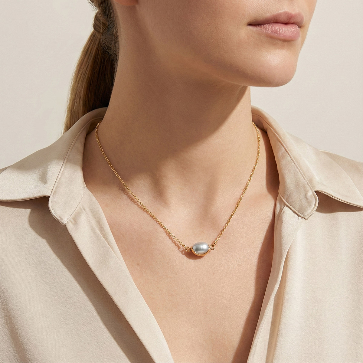 oval-pearl-gold-chain-necklace-worn-collarbone