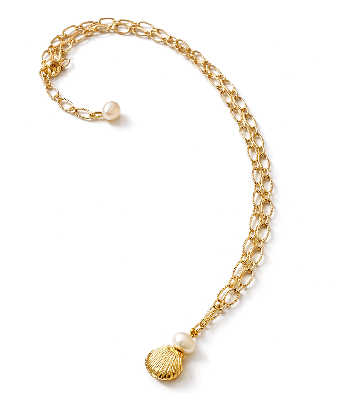 gold-shell-pearl-necklace-flat-lay